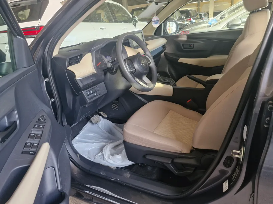 2023 Toyota Yaris  Y 