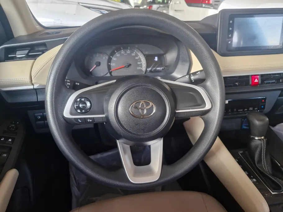 2023 Toyota Yaris  Y 