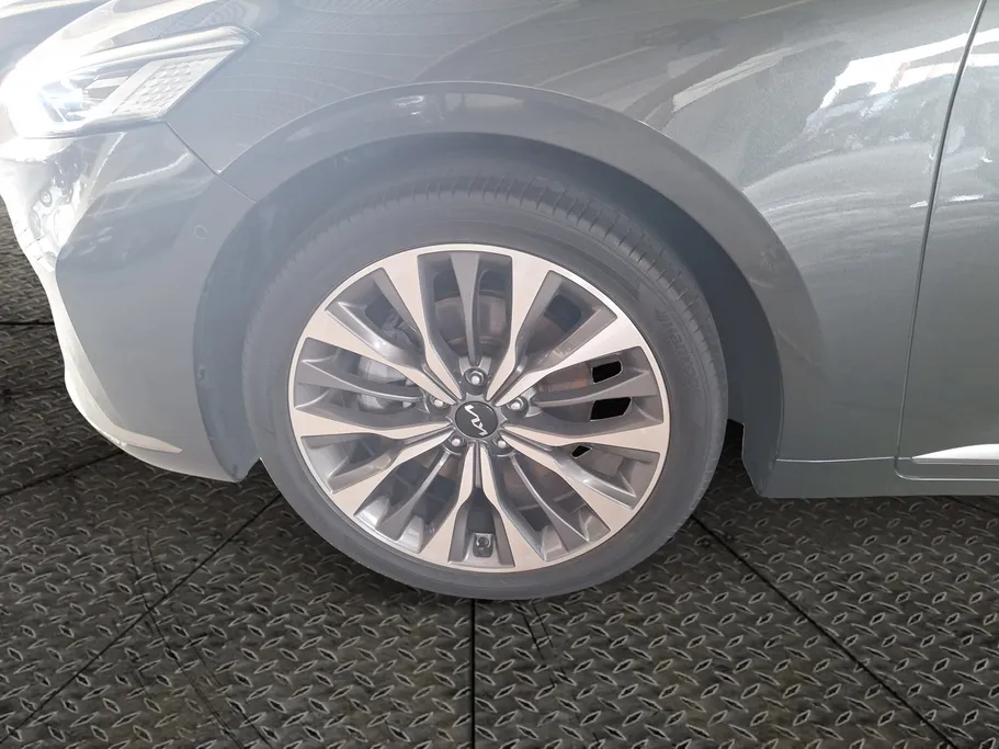 2022 Kia K8 LX 