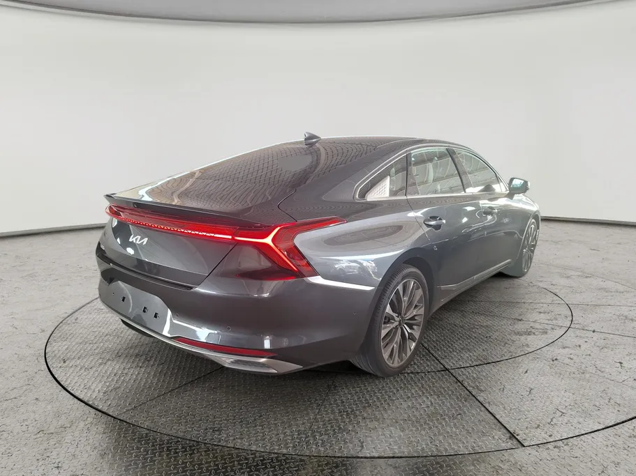 2022 Kia K8 LX 