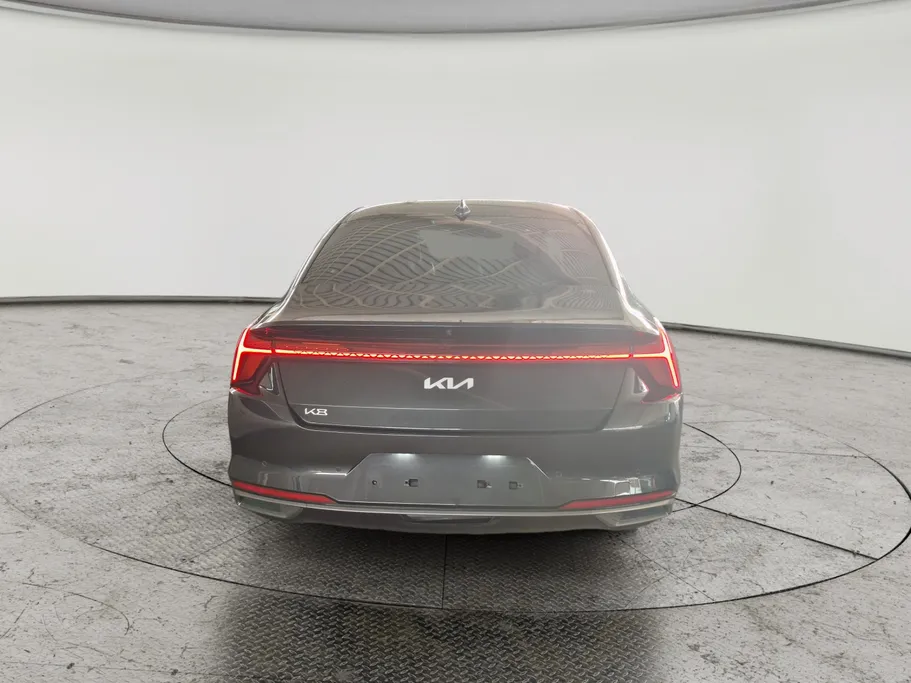 2022 Kia K8 LX 