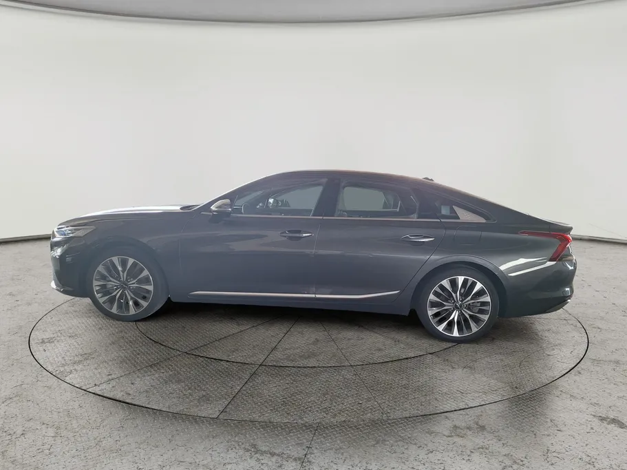 2022 Kia K8 LX 