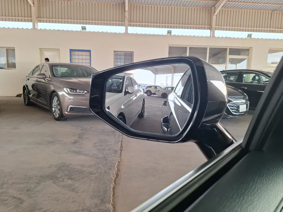 2022 Kia K8 LX 