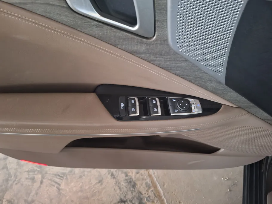 2022 Kia K8 LX 