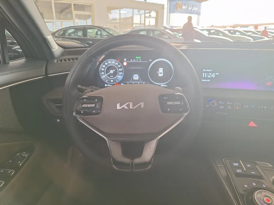 2022 Kia K8 LX 