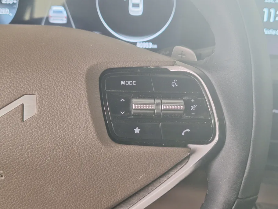 2022 Kia K8 LX 