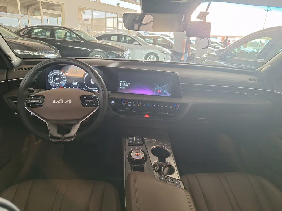 2022 Kia K8 LX 