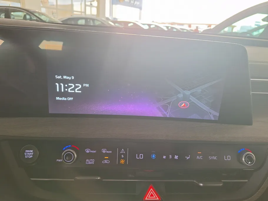 2022 Kia K8 LX 