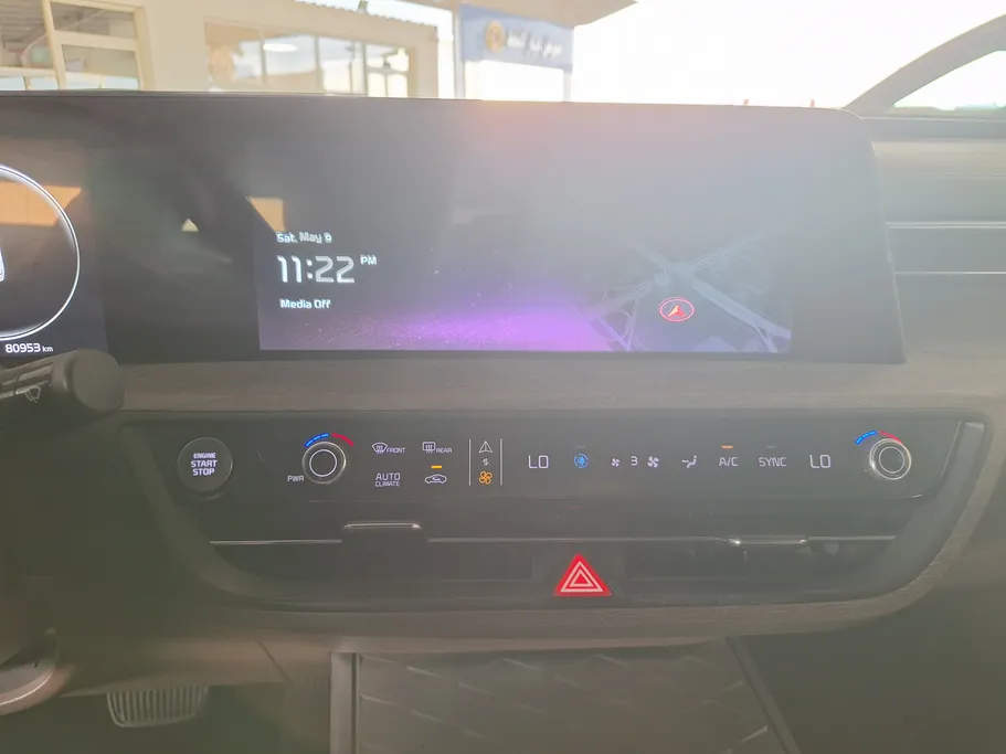 2022 Kia K8 LX 