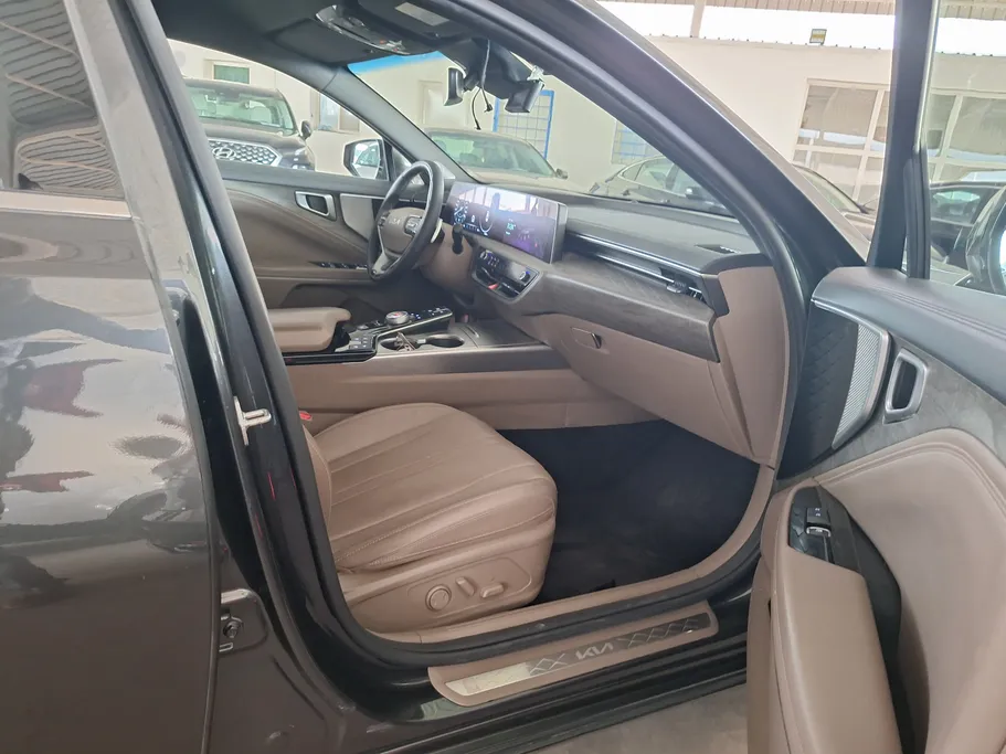 2022 Kia K8 LX 