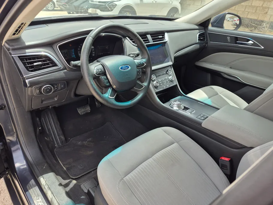 2020 Ford Taurus Ambiente 