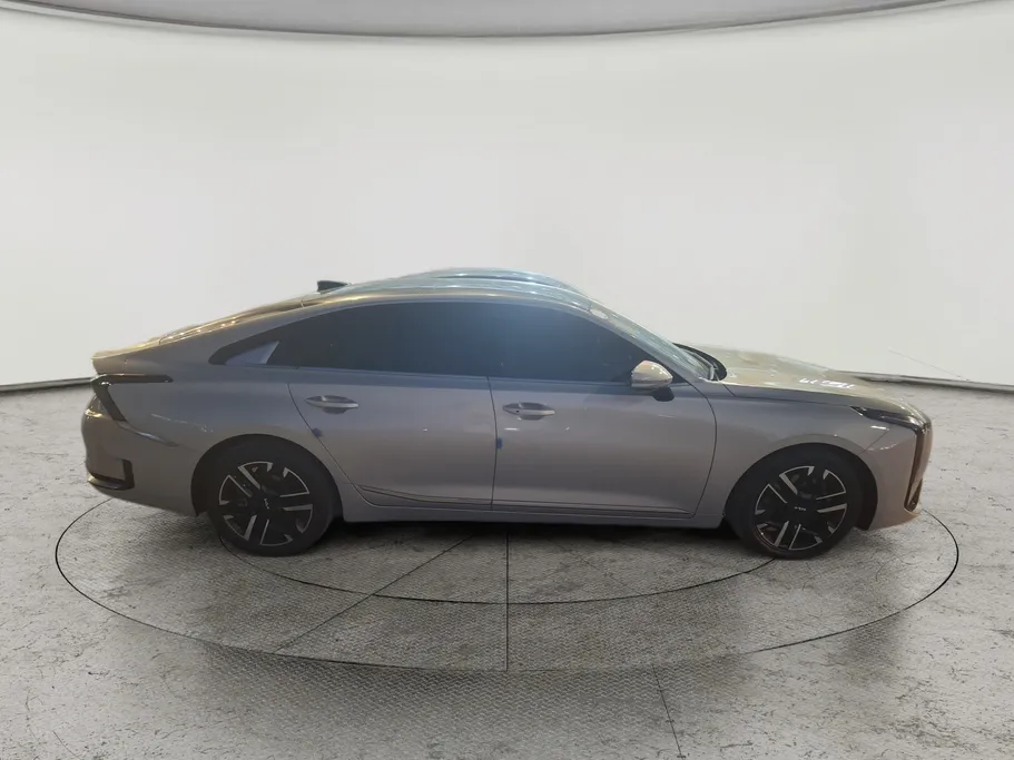 2025 Kia K8 EX 