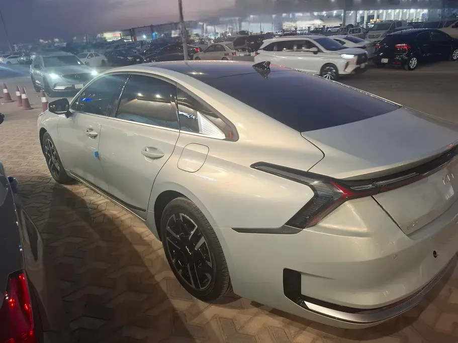 2025 Kia K8 EX 