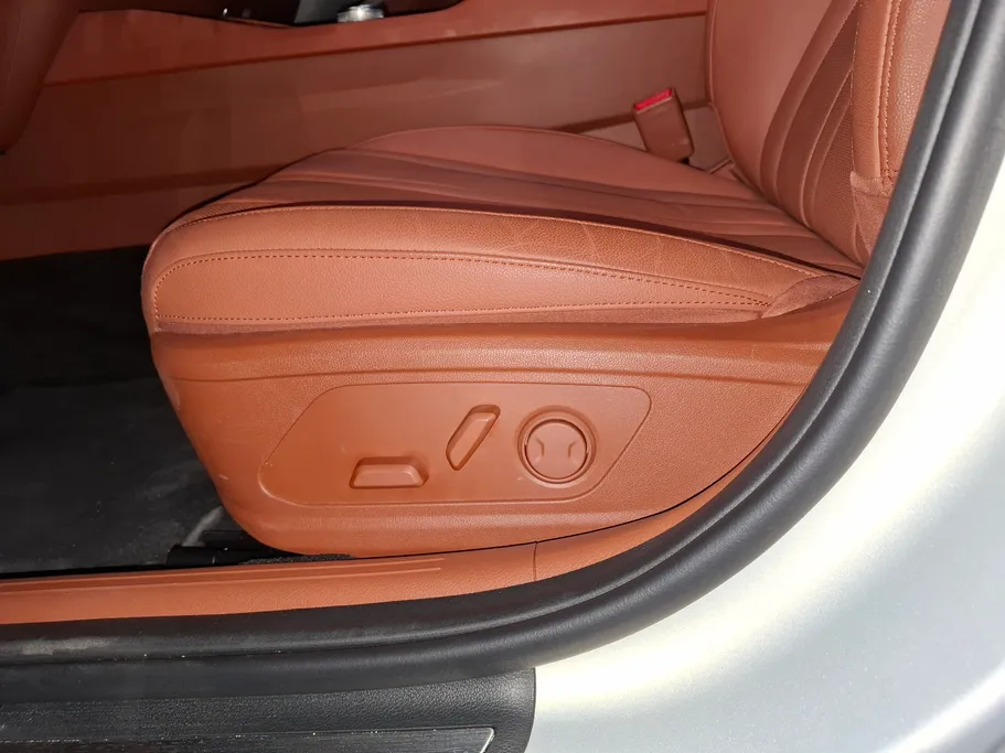 2025 Kia K8 EX 