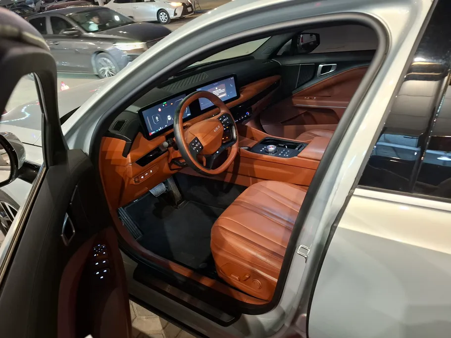 2025 Kia K8 EX 