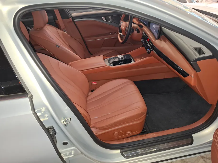 2025 Kia K8 EX 