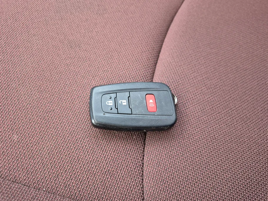 2024 Toyota Corolla Cross XLE HEV 