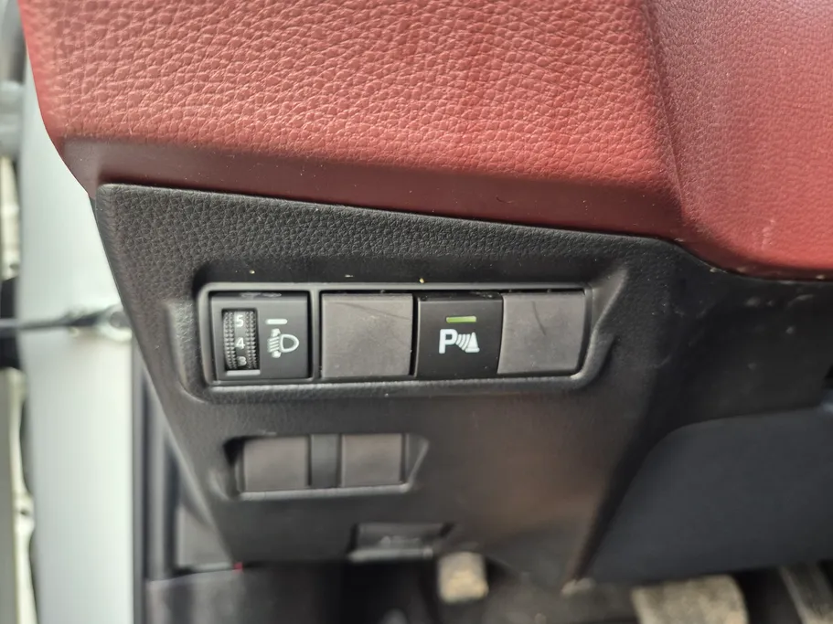 2024 Toyota Corolla Cross XLE HEV 