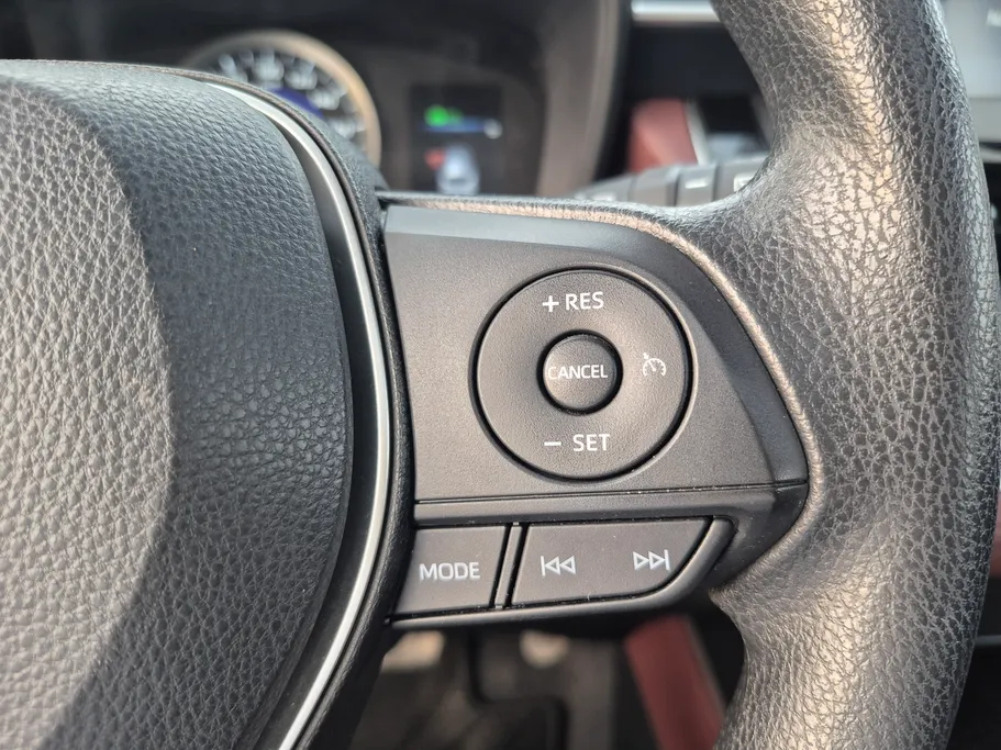 2024 Toyota Corolla Cross XLE HEV 
