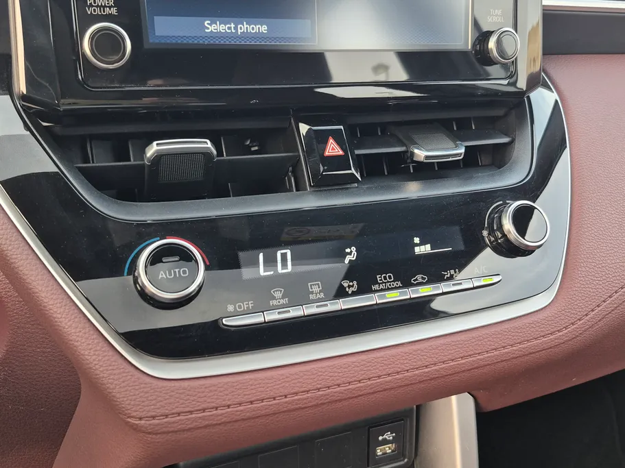 2024 Toyota Corolla Cross XLE HEV 