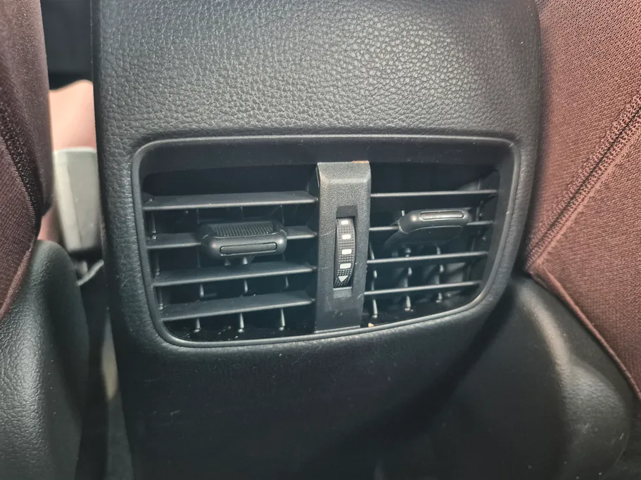 2024 Toyota Corolla Cross XLE HEV 