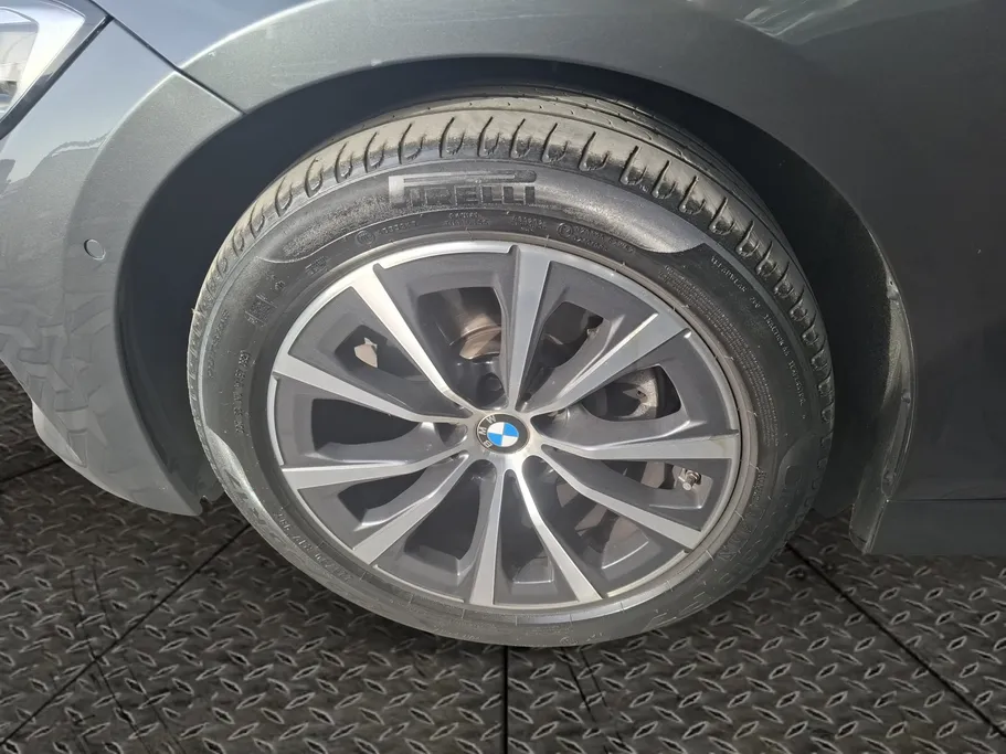 2022 BMW 3 Series 320i  