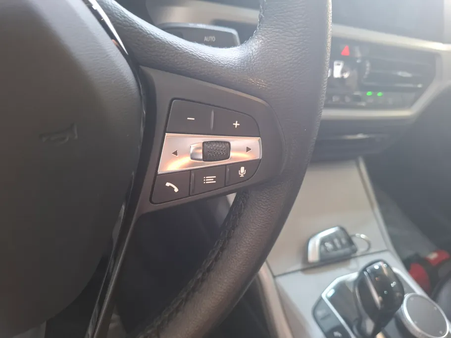 2022 BMW 3 Series 320i  