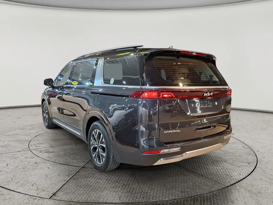 2023 Kia Carnival EX 