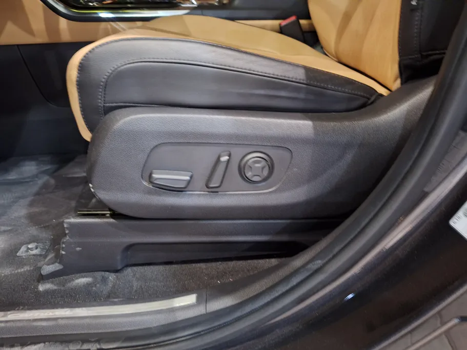 2023 Kia Carnival EX 