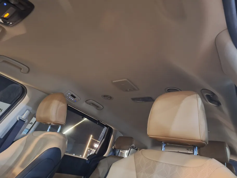 2023 Kia Carnival EX 