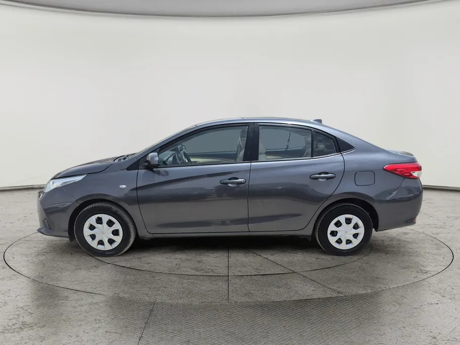 2022 Toyota Yaris  Y 