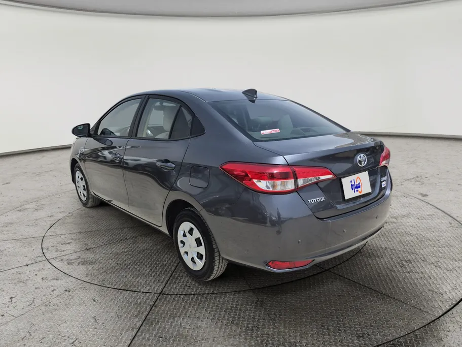 2022 Toyota Yaris  Y 
