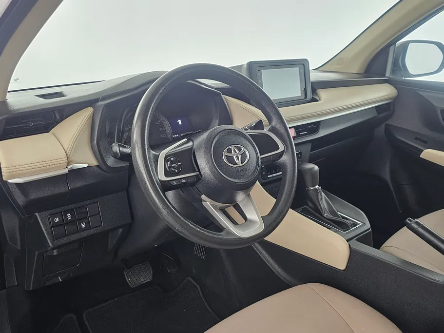 2023 Toyota Yaris  Y 