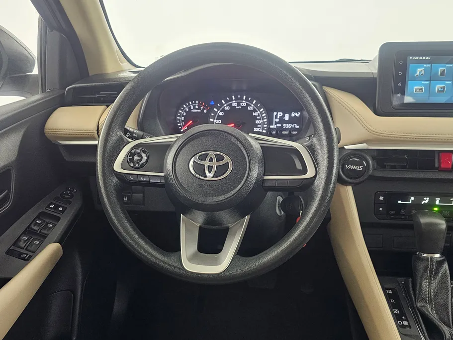 2023 Toyota Yaris  Y 