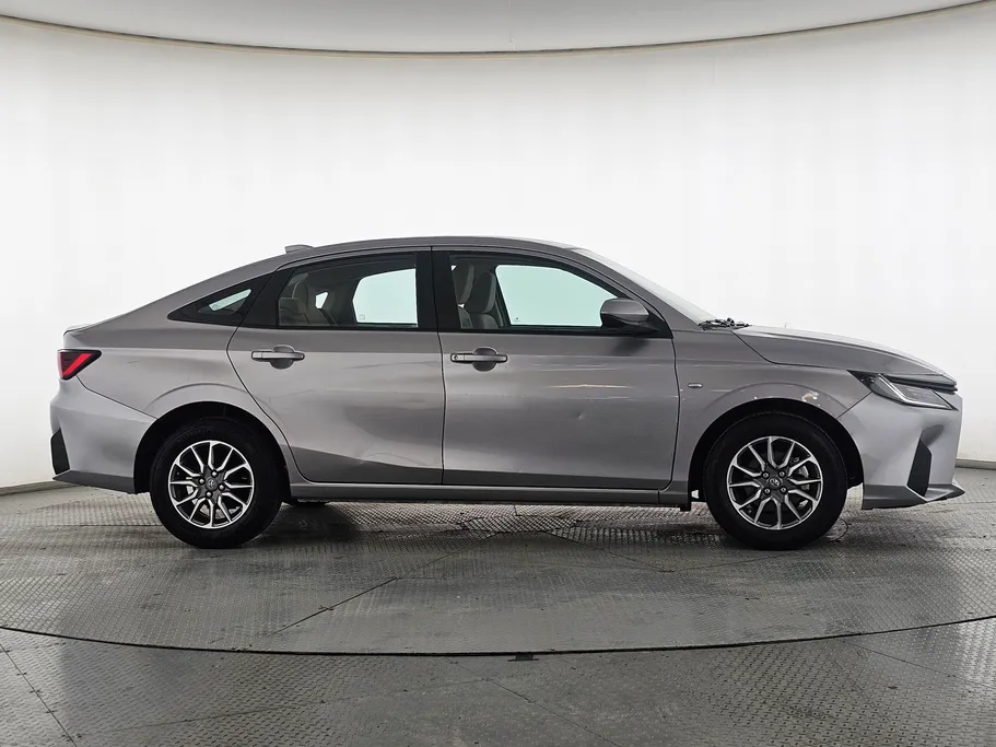 2023 Toyota Yaris  Y 