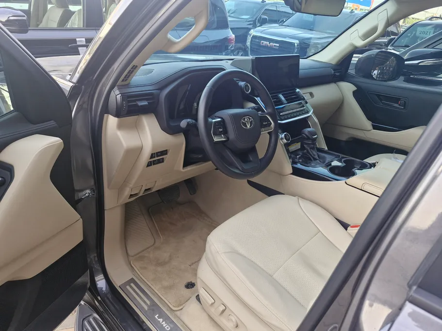 تويوتا لاندكروزر GXR3 2025 