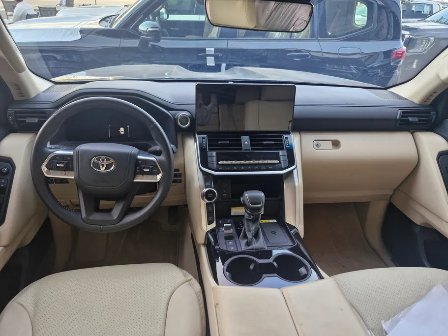 تويوتا لاندكروزر GXR3 2025 