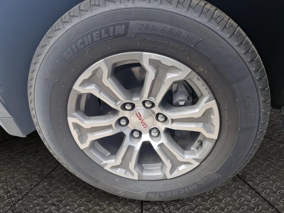 2024 GMC Yukon SLE 