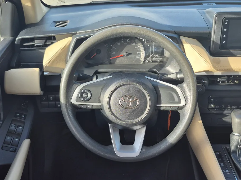 2024 Toyota Yaris  Y 