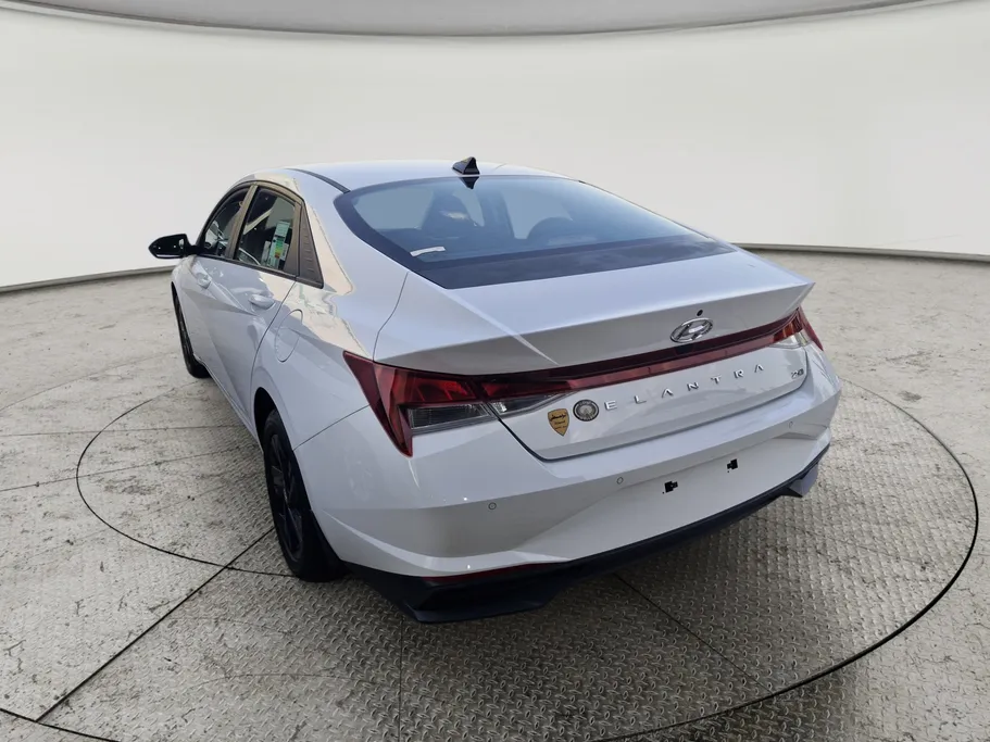 2023 Hyundai Elantra Smart 