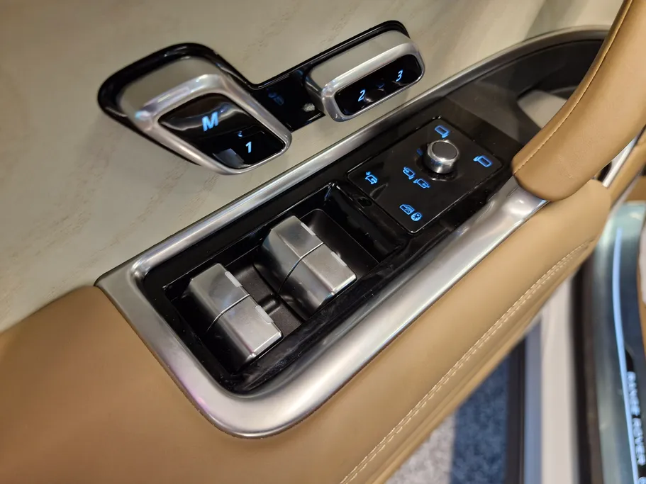 2025 Land Rover Range Rover Autobiography  