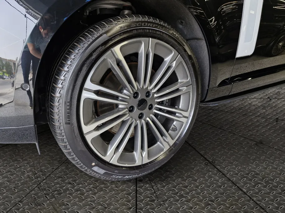 2026 Land Rover Range Rover Autobiography  