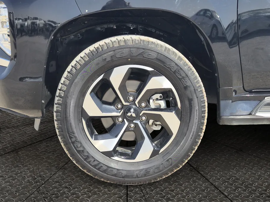 ميتسوبيشي باجيرو GLS 5Doors 2025 