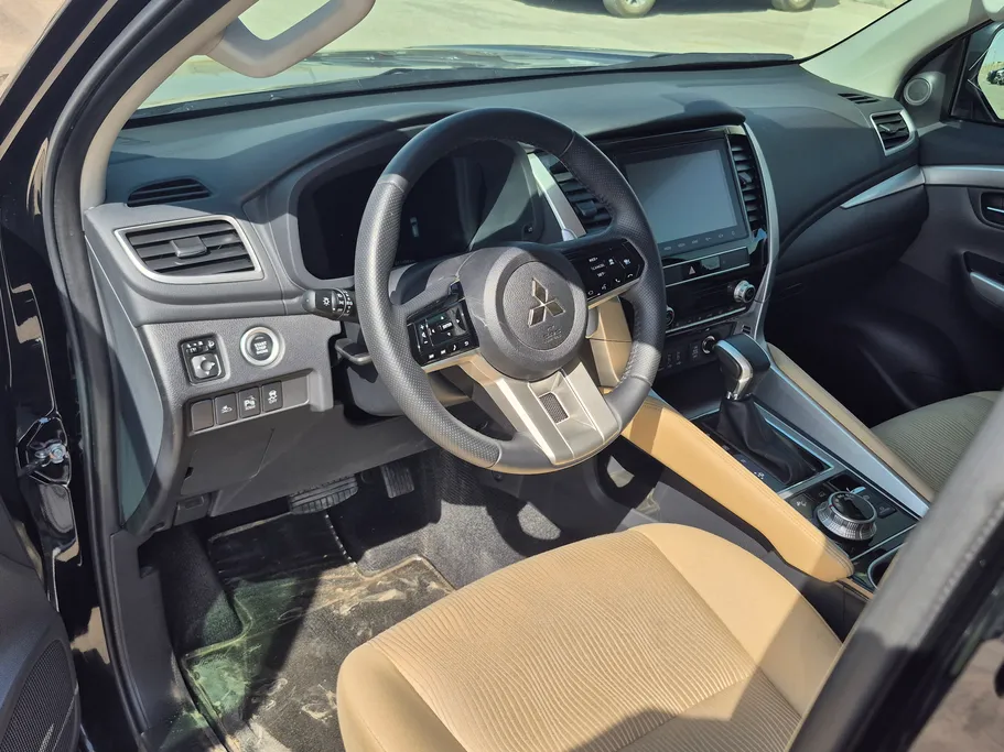 ميتسوبيشي باجيرو GLS 5Doors 2025 