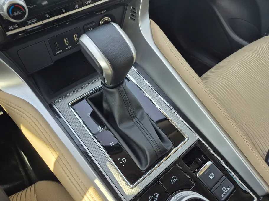 ميتسوبيشي باجيرو GLS 5Doors 2025 