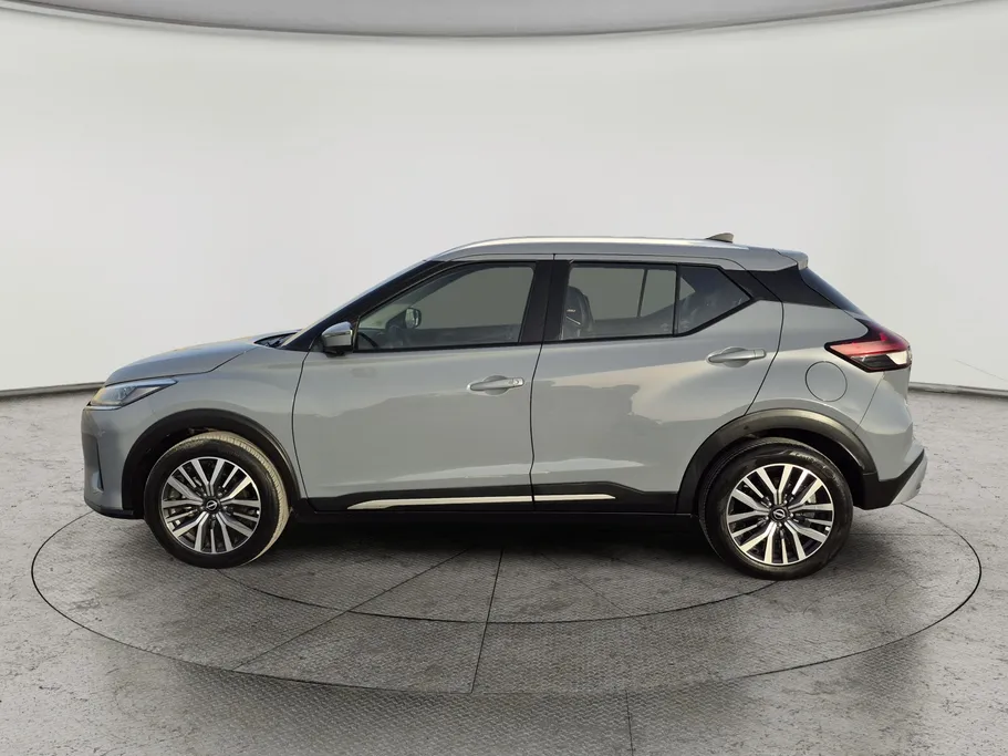 2023 Nissan Kicks SL 