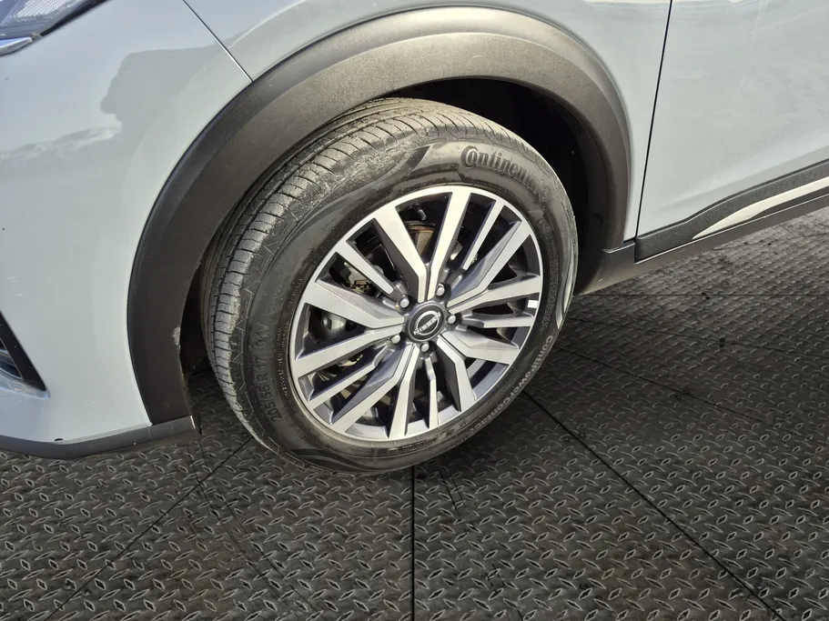 2023 Nissan Kicks SL 
