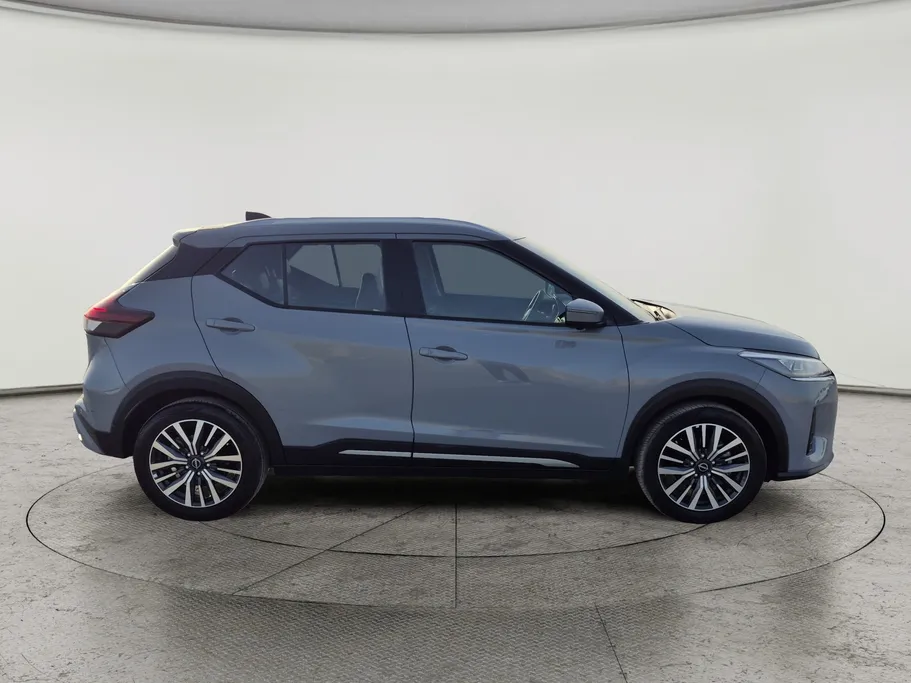 2023 Nissan Kicks SL 