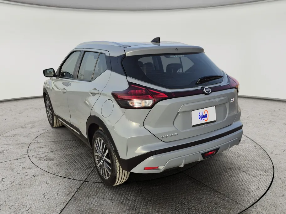 2023 Nissan Kicks SL 