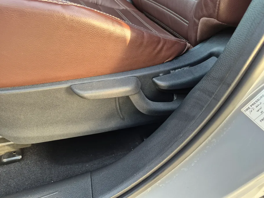 2023 Nissan Kicks SL 